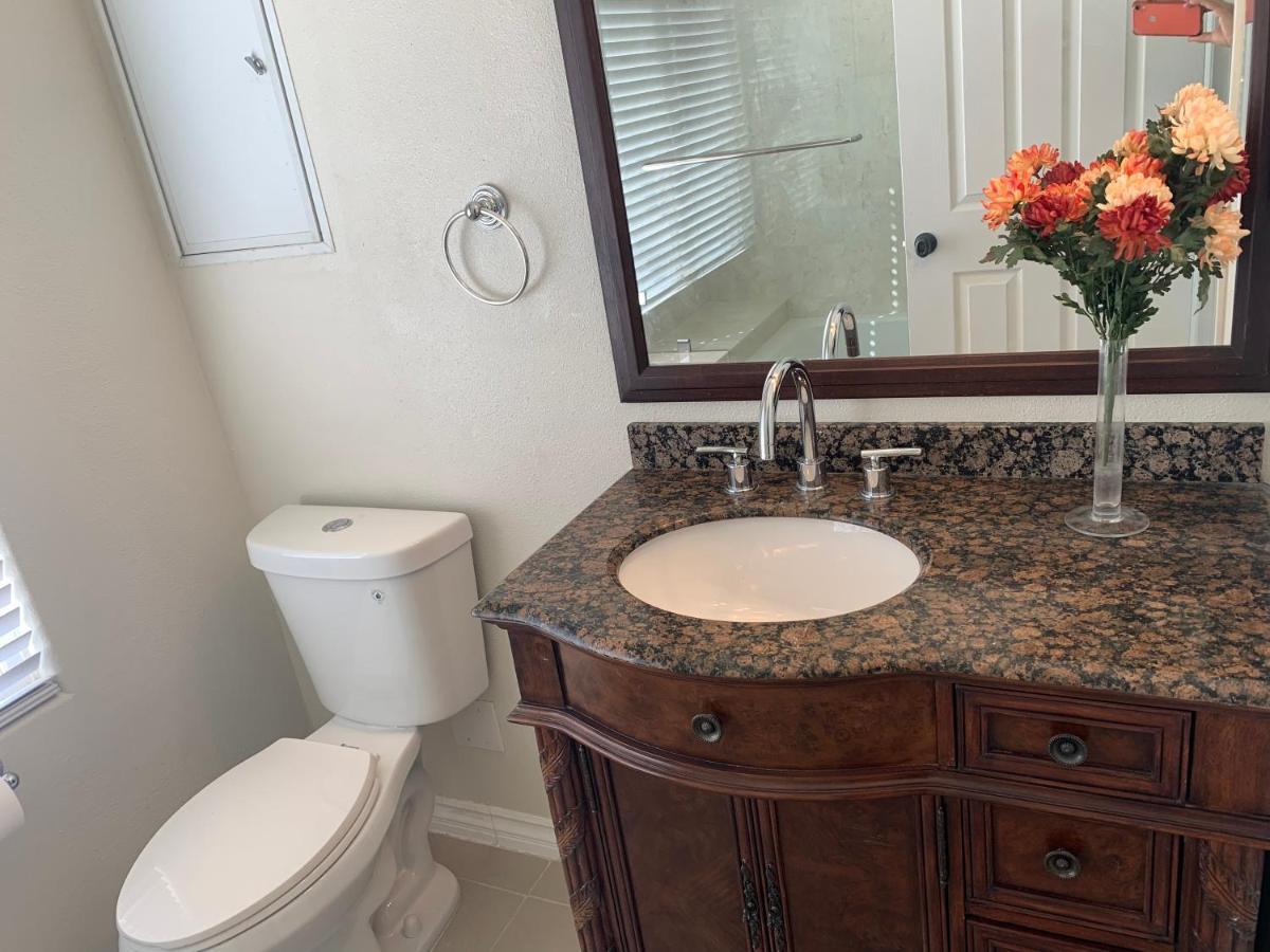 Luxhome Suites N Villa Riverside Ngoại thất bức ảnh
