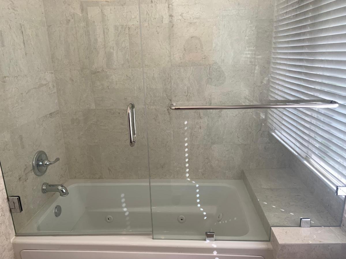 Luxhome Suites N Villa Riverside Ngoại thất bức ảnh