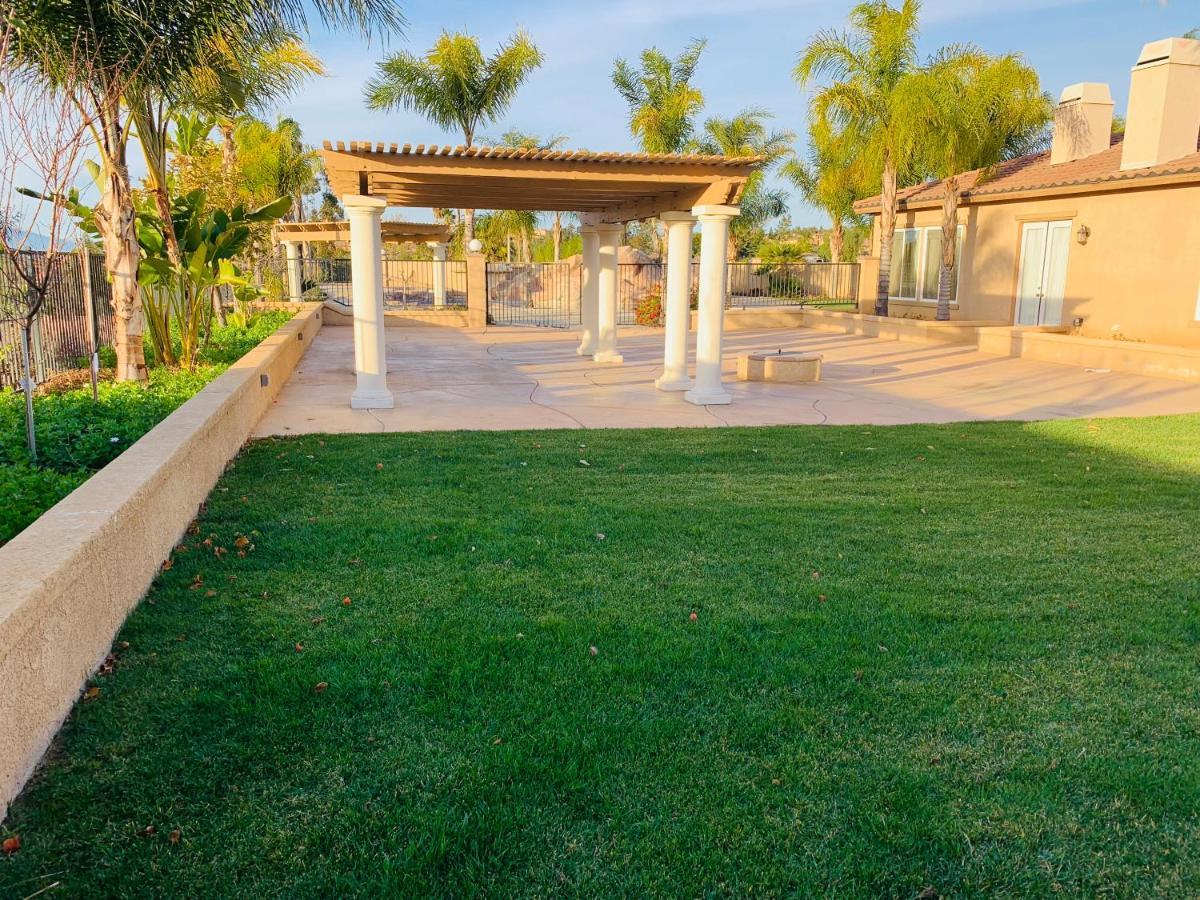 Luxhome Suites N Villa Riverside Ngoại thất bức ảnh