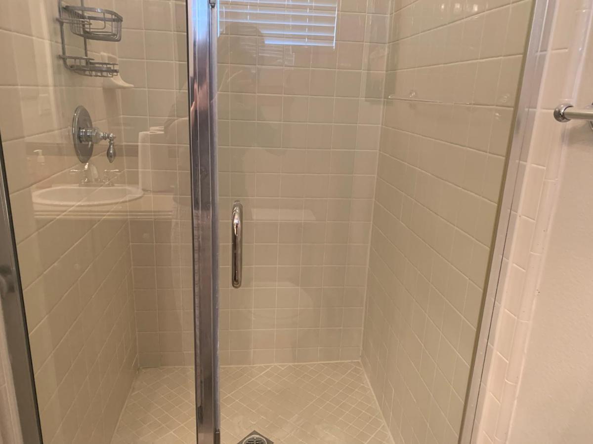 Luxhome Suites N Villa Riverside Ngoại thất bức ảnh